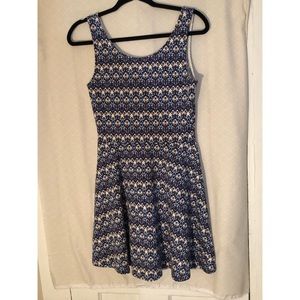 H&M- Geometric Pattern Dress